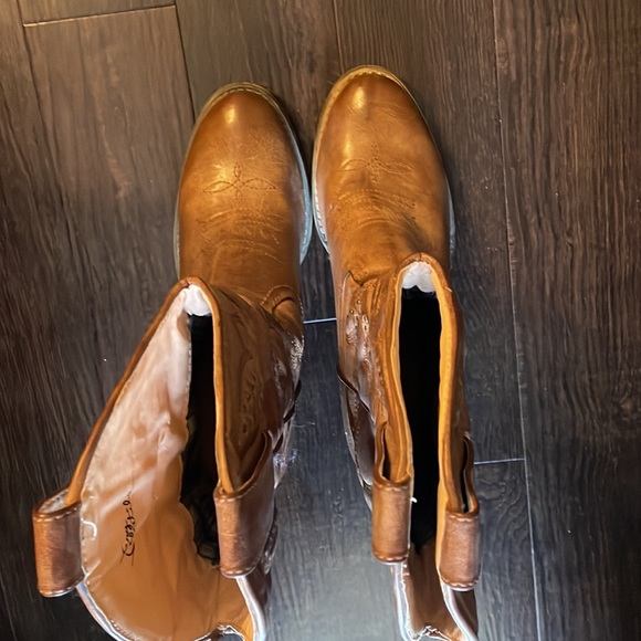 Very volatile Denver boots - Picture 4 of 4